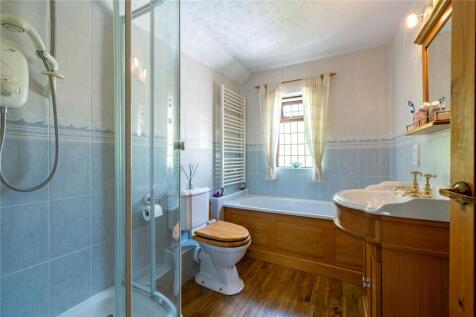 2 Bathrooms