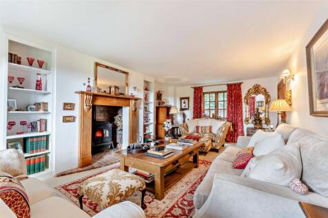 2 Reception Rooms