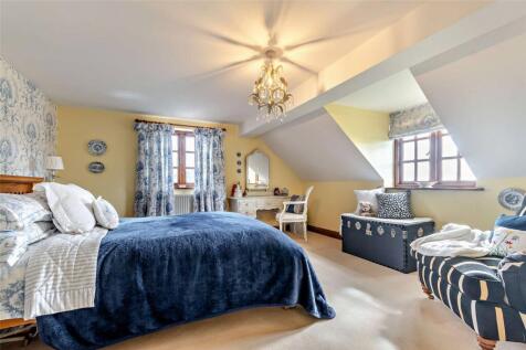 4 - 5 Bedrooms