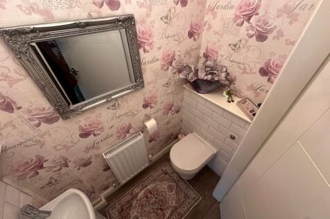 Cloakroom/wc