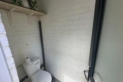 Cloakroom/wc