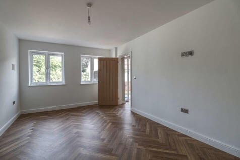 Plot 1 Sitting Ro...