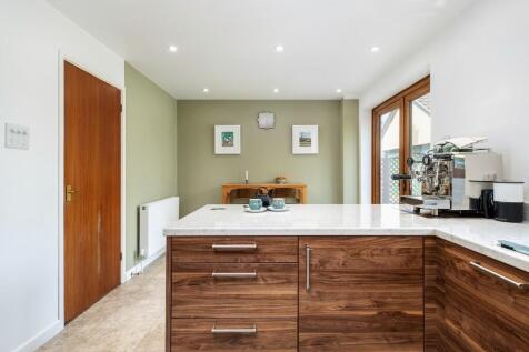 1440px1 Oaklands-...