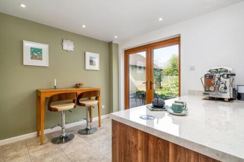 1440px1 Oaklands-...