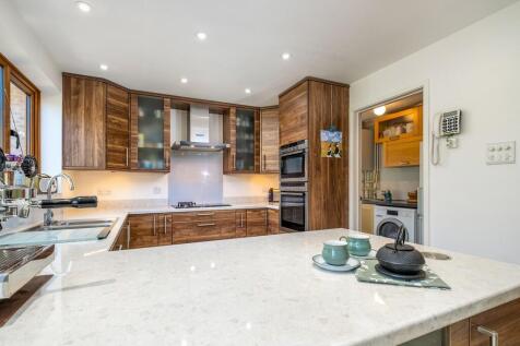 1440px1 Oaklands-...