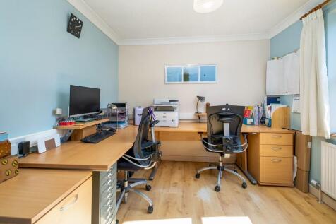 1440px1 Oaklands-...