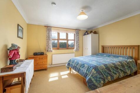 1440px1 Oaklands-...