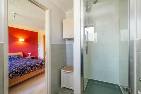 1440px1 Oaklands-...