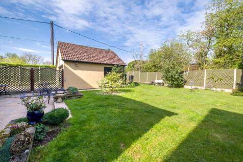 1440px1 Oaklands-...