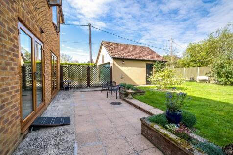 1440px1 Oaklands-...