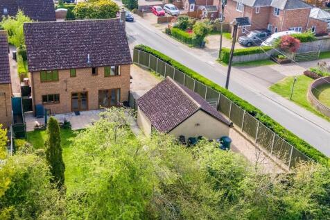 1440px1 Oaklands-...
