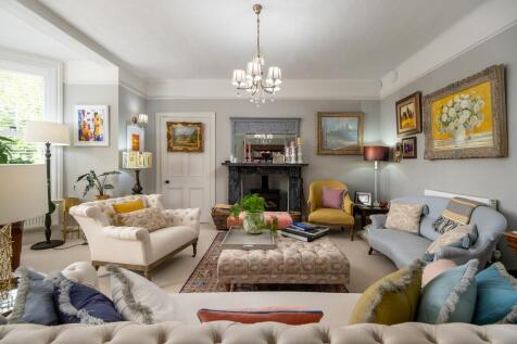 1440px-Elm Farm H...