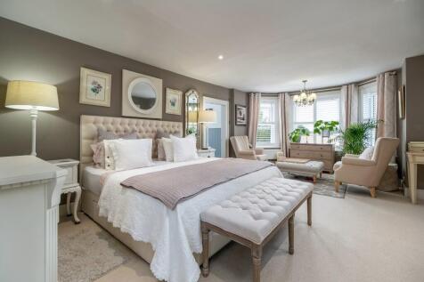 1440px-Elm Farm H...