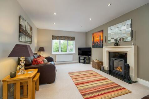 1440px-4 Shrubber...