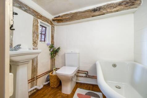 1440px-Crown Hill...