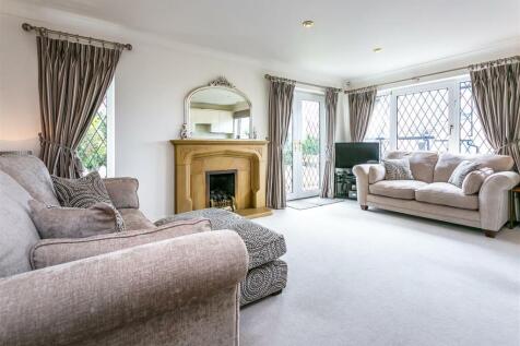 Little Holme - Lounge.jpg