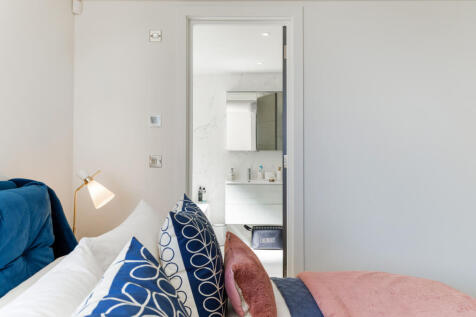 Primary Bed To Bath