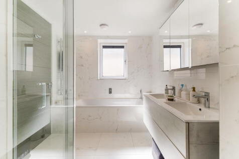 Primary En-Suite 2