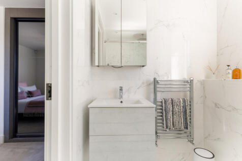 Bedroom Two Shower 2