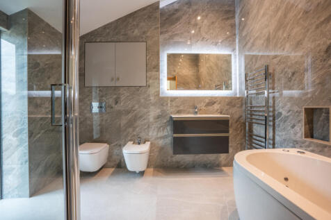 En-Suite Bathroom