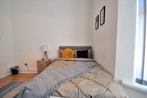 Bedroom 2 photo 2
