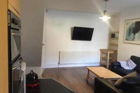 Lounge - with tv wal