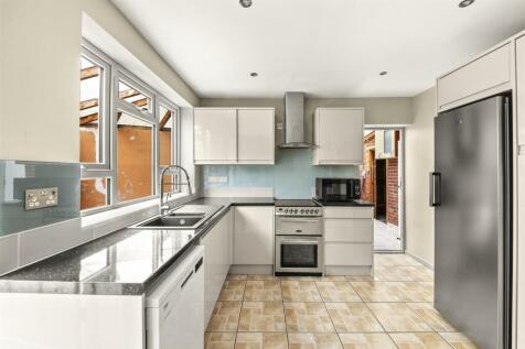 Kitchen..jpg