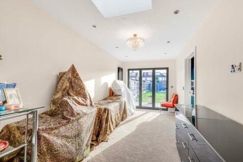 S-260_Feltham_Hill_Road_TW15_1LN-5.JPG