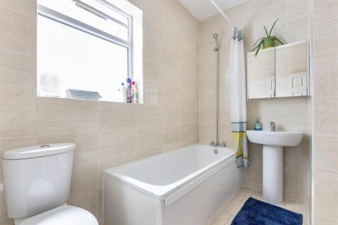 bathroomm.jpg