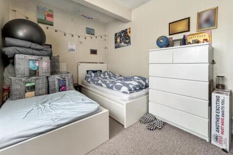 Bed 2.jpeg