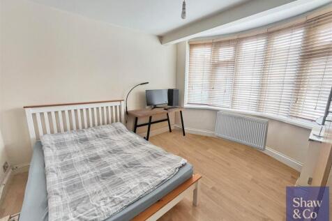 Jeymer Drive Bedroom 1.jpg