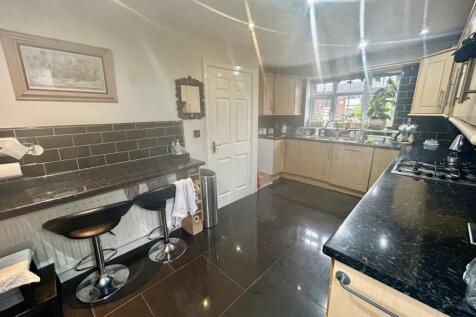 Kitchen 2.jpg