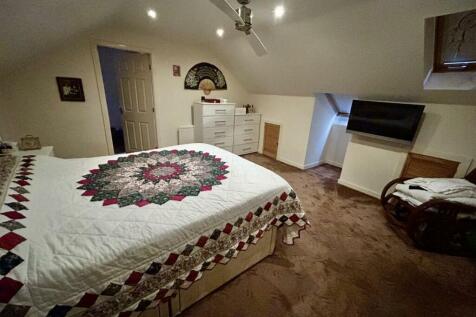 Bedroom 5.jpg