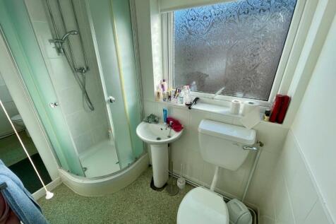 Ensuite Shower Room.jpg