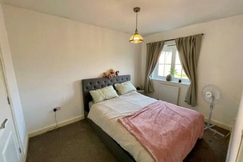 Bedroom One.jpg