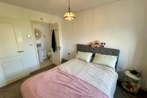 Bedroom One.jpg