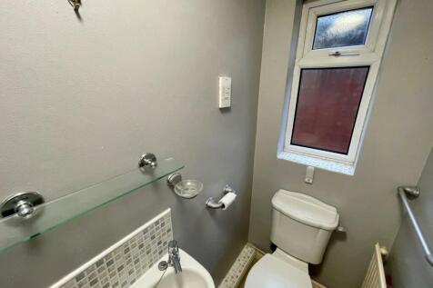 Ensuite Shower Room.jpg