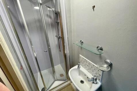 Ensuite Shower Room.jpg