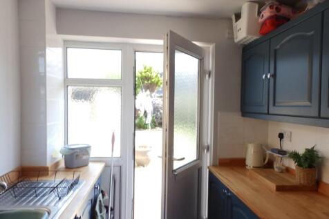 Kitchen 2.JPG