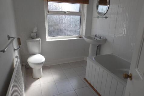 Bathroom 2.JPG