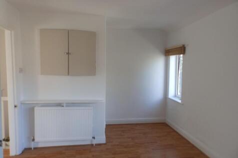 Front Bedroom 2.JPG
