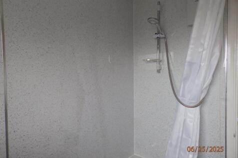 Bathroom 2.JPG