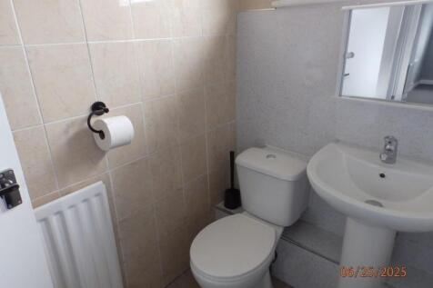 Bathroom 3.JPG