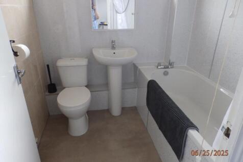 Bathroom Main .JPG