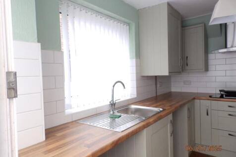 Kitchen 2.JPG