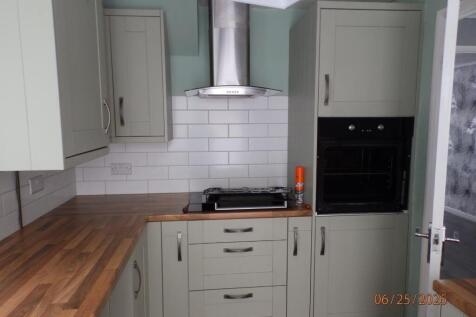 Kitchen 3.JPG