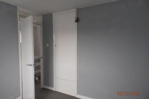 Rear Bedroom 2.JPG