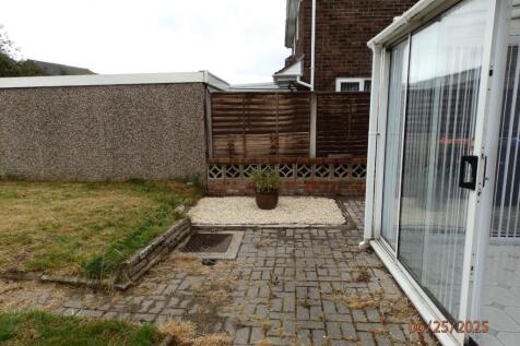Rear Patio.JPG