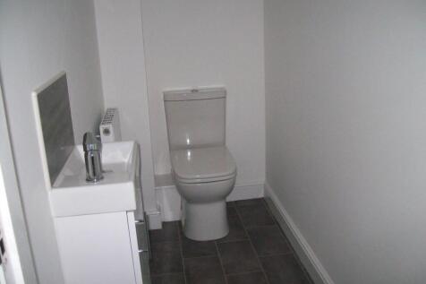 Downstairs WC.JPG