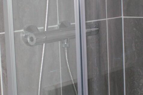 En Suite Shower .JPG